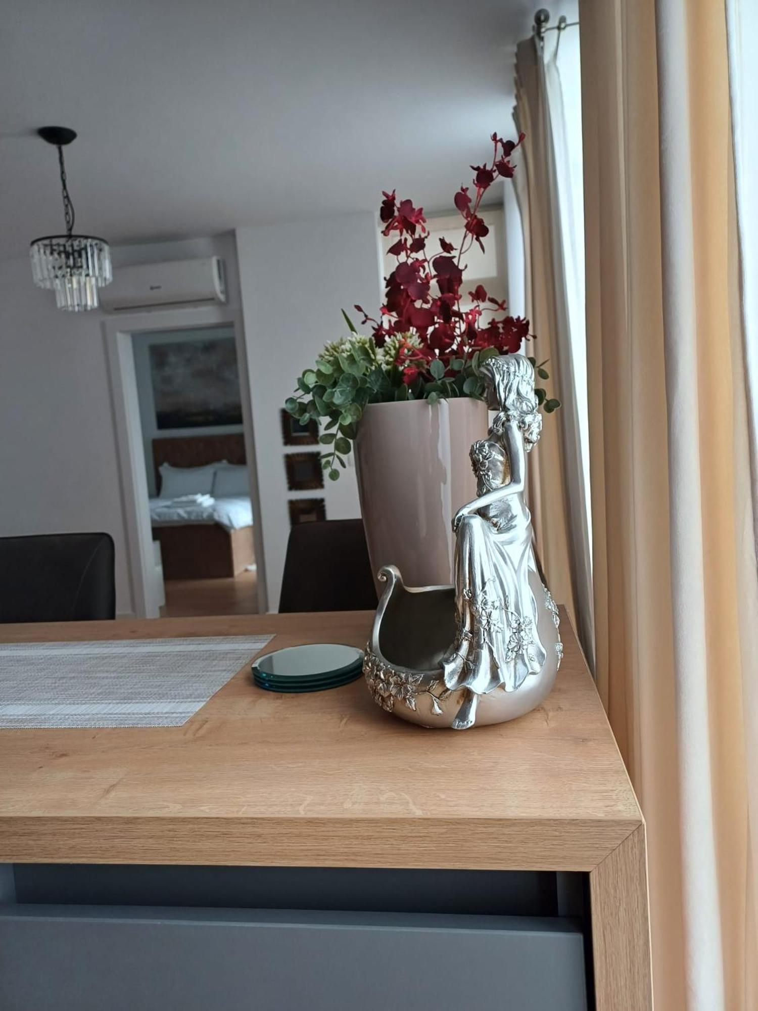 Dina - 68 Apartment *